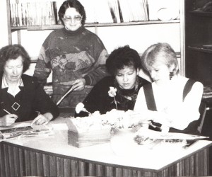 Jēkabpils pilsētas bibliotēkas darbinieces. No kreisās Brigita Blite, Māra Gaigalniece, Ilze Korsaka, Daina Ozola. 1995. gads.