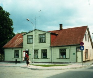 1949. gadā Jēkabpils apriņķa bibliotēka atradās ēkā Padomju (tagad Pasta) ielā 16.