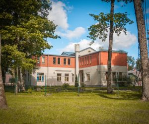 Apriņķa valdes ēka (Mākslas skola)