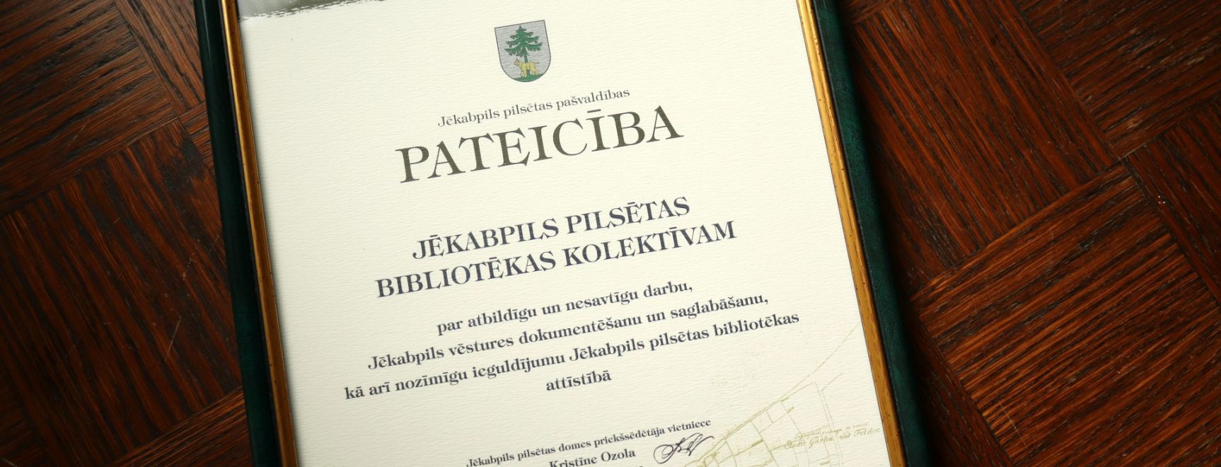 Jēkabpils pilsētas pašvaldība izsaka pateicību bibliotēkas kolektīvam