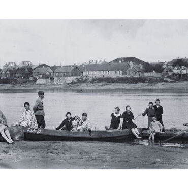 Fotocikls “Objektīvā vēsture. Daugava”. Vienas fotogrāfijas izstāde “Laivotāji”